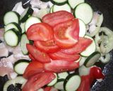 Cukkinis-paradicsomos csirkefalatok recept fázis 2 fotója