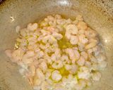 Foto del passaggio 1 della ricetta Risotto con zucchina genovese e gamberetti