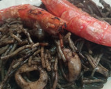 Foto del paso 4 de la receta: Fideuà negra de marisco
