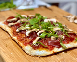 Foto del paso 4 de la receta: Pizza casera con bresaola y rúcula