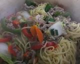 Foto del paso 4 de la receta: Fideos (chinos) con verduras salteadas!