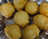 A picture of step 3 of Dahi bhalla.
