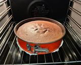 Foto del passaggio 3 della ricetta Torta mousse con cioccolato, panna e fragole