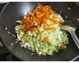 வெயிட்லாஸ் பொரியல்/கேரட் முட்டைகோஸ் பொரியல்(cabbage poriyal recipe in tamil) ரெசிபி ஸ்டேப் 3 புகைப்படம்