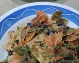 Foto del paso 8 de la receta: Lazos vegetales de pasta con aceitunas en pisto