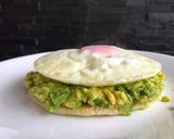 Foto del paso 6 de la receta: Arepa con huevo y aguacate