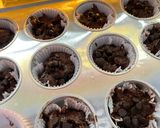 Foto langkah ke 3 dari resep Chocolate Muffin No Mixer.