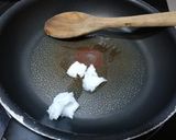Foto del paso 2 de la receta: Granola de frutos secos y coco con dátiles, hecha en sartén