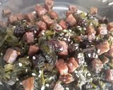 Foto del paso 6 de la receta: Espinacas con uvas pasas y jamón de cerdo...🌿🌰🍖🥓🍇