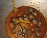Foto langkah ke 4 dari resep Kerang Bumbu Kuning Pedas.