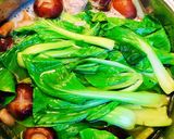 Hình bước làm 2 của món Canh Cải Thìa Thịt Viên Nấm