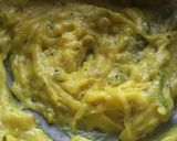 A picture of step 2 of Tandlachi Ukhad(rice flour upma).