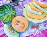 A picture of step 1 of Melon salad.