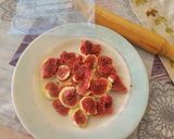 Foto del paso 2 de la receta: Carpaccio de higos, un buen jamón ibérico, queso brie y miel
