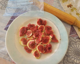 Foto del paso 2 de la receta: Carpaccio de higos, un buen jamón ibérico, queso brie y miel