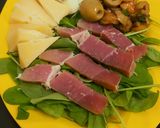 Foto del paso 2 de la receta: Ensalada de Rúcula Jamón Crudo y Queso