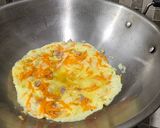 Foto langkah ke 4 dari resep Telur dadar wortel.