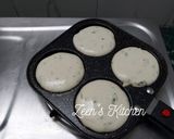 A picture of step 3 of Suji Uttappam or Savoury Pancakes.