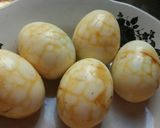 Foto langkah ke 4 dari resep Telur Pindang (Telur Motif) versi Bali.