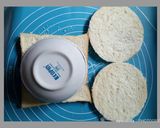 Foto langkah ke 5 dari resep Muffin Ragout Roti Tawar.