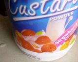 A picture of step 2 of Strawberry custard fruit salad.