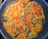 Foto del paso 3 de la receta: Jorge's Huevos Revueltos ala Mexicana