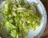 Une image de l'étape 2 de Salade de thon à la sauce d’oignons aigre-douce.
