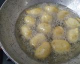A picture of step 2 of Dahi Vada.
