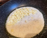 Foto del paso 2 de la receta: Quesadillas de gambas