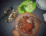 Foto langkah ke 1 dari resep Sambal tempong khas banyuwangi (daun jeruk)😵😭😪.