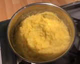 Une image de l'étape 2 de Purée de polenta aux champignons de paris et bouillon maison.