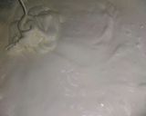 Foto langkah ke 2 dari resep Bolu Kukus Semangka Tanpa Mixer.
