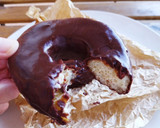 Foto del paso 8 de la receta Donuts clásicos rellenos de crema y cobertura de chocolate