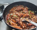 A picture of step 3 of Chinese Egg Hakka noodles.