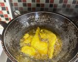 Foto langkah ke 3 dari resep Ayam Goreng Ungkep Bumbu Kuning Santan.