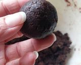 A picture of step 3 of Vickys Easy Cake Truffles.