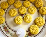 A picture of step 5 of Dahi, kesar pedaYogurt and saffron peda.