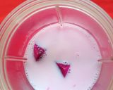 A picture of step 2 of Dragon Fruit Milk Shake.