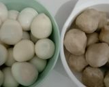 Foto langkah ke 2 dari resep Kentang Telur Puyuh Bumbu Gurih.