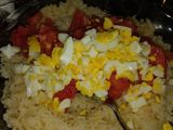 Marineras de papas rellenas de queso con ensalada primavera