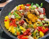 Une image de l'étape 23 de Poulet au lait de coco et poivrons.