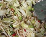 Foto langkah ke 3 dari resep Tumis Kembang Turi, Tauge, Ikan Asin.