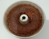 Foto langkah ke 7 dari resep Bolu Karamel / Sarang Semut.