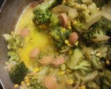 Foto del paso 6 de la receta: Brócoli con huevo, elote, cebolla y salchicha