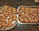 Foto del paso 7 de la receta: Galletitas navideñas de jengibre (gingerbread man cookies)