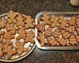 Foto del paso 7 de la receta: Galletitas navideñas de jengibre (gingerbread man cookies)