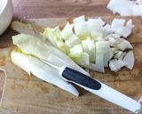 Une image de l'étape 1 de Endives et Thon en salade au vinaigre balsamique fruité.
