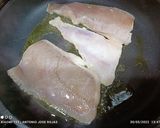 Foto del paso 3 de la receta: Filetes de gallo en salsa