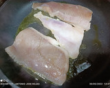 Foto del paso 3 de la receta: Filetes de gallo en salsa