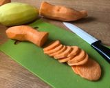 Egész csirkecomb filé gombás töltelékkel, édesburgonya pürével recept fázis 5 fotója